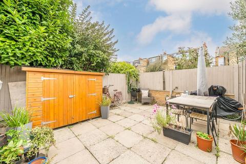 4 bedroom flat for sale, Queensmill Road, London SW6