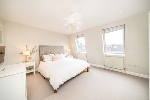 4 bedroom flat for sale, Queensmill Road, London SW6