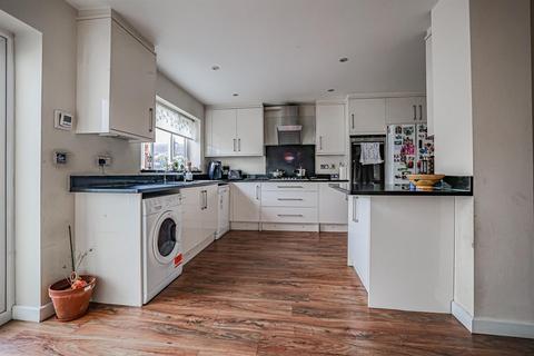 4 bedroom semi-detached house for sale, Peartree Road, Hemel Hempstead, HP1