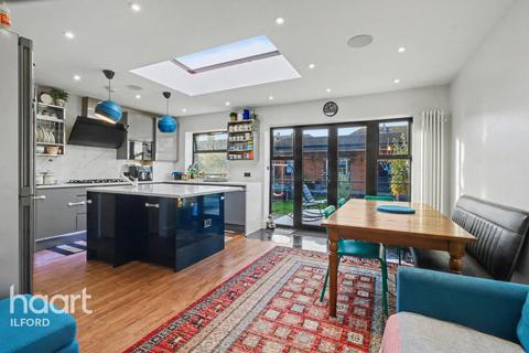 4 bedroom end of terrace house for sale, Lansdowne Road, Ilford
