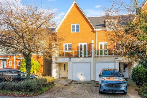 4 bedroom end of terrace house for sale, Powell Gardens, Redhill RH1