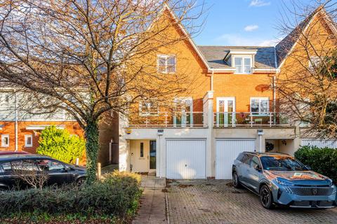 4 bedroom end of terrace house for sale, Powell Gardens, Redhill RH1