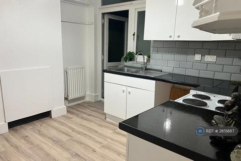 2 bedroom terraced house to rent, Miriam Road, Plumstead, SE18