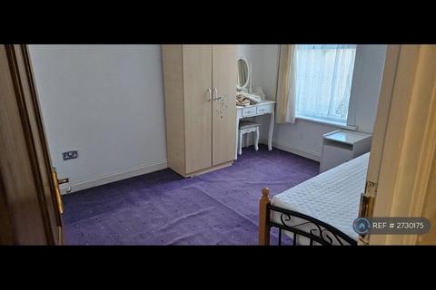 1 bedroom in a house share to rent, Salisbury Road, London, E7
