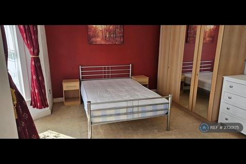 1 bedroom in a house share to rent, Salisbury Road, London, E7
