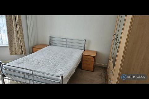 1 bedroom in a house share to rent, Salisbury Road, London, E7