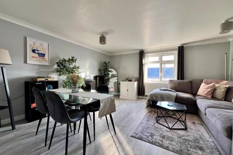 2 bedroom flat for sale, Dene Hole House, Wickham Lane, London, SE2