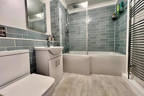 2 bedroom flat for sale, Dene Hole House, Wickham Lane, London, SE2