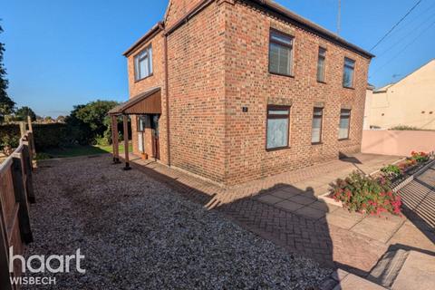3 bedroom detached house for sale, Well End, Friday Bridge