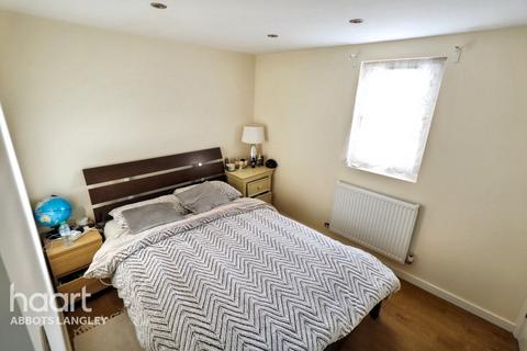 5 bedroom semi-detached house for sale, Clarke Way, Watford