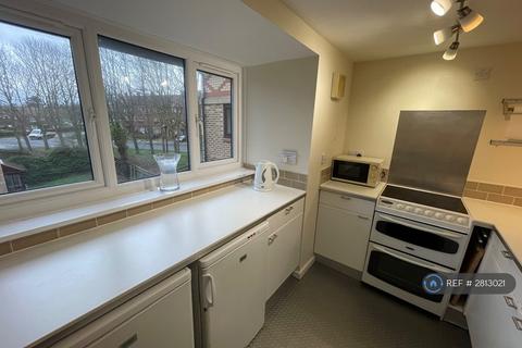 2 bedroom flat to rent, Kenton, Newcastle Upon Tyne, NE3