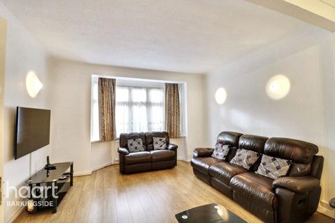 4 bedroom terraced house for sale, Martley Drive, Gants Hill