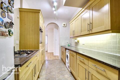 4 bedroom terraced house for sale, Martley Drive, Gants Hill