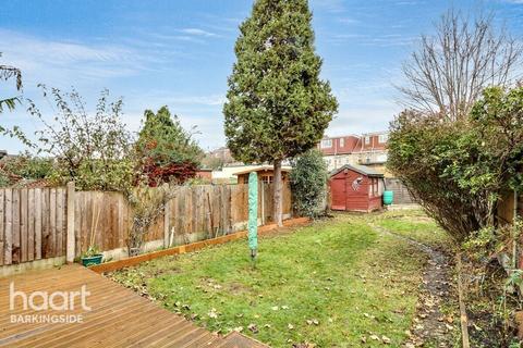 4 bedroom terraced house for sale, Martley Drive, Gants Hill