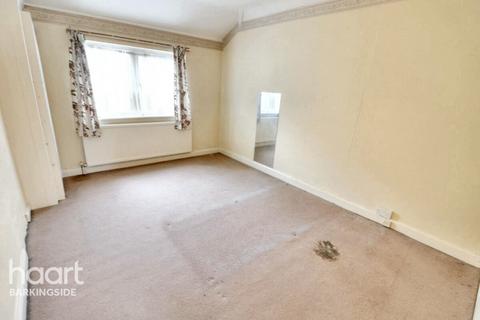 3 bedroom semi-detached house for sale, Crown Road, Barkingside