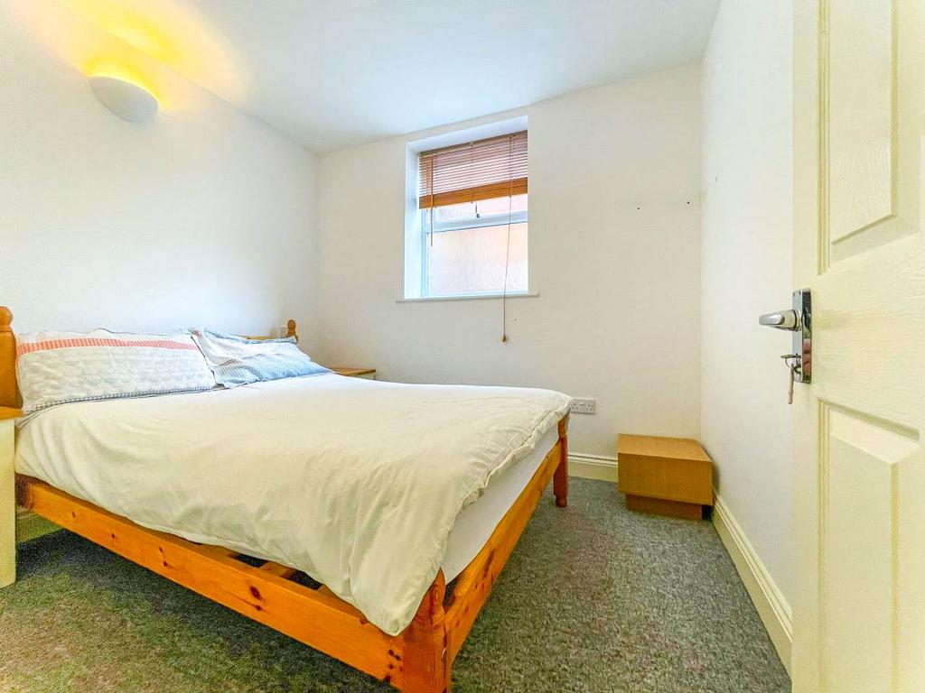 6 undecliff bedroom