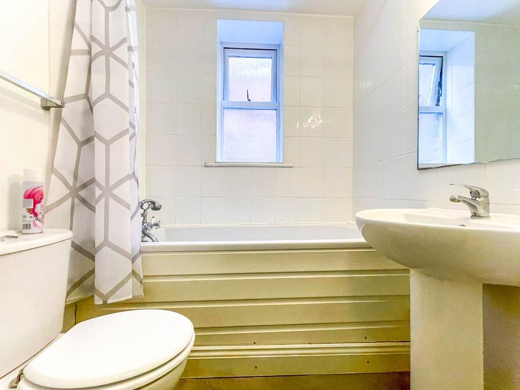 6 undecliff bathroom
