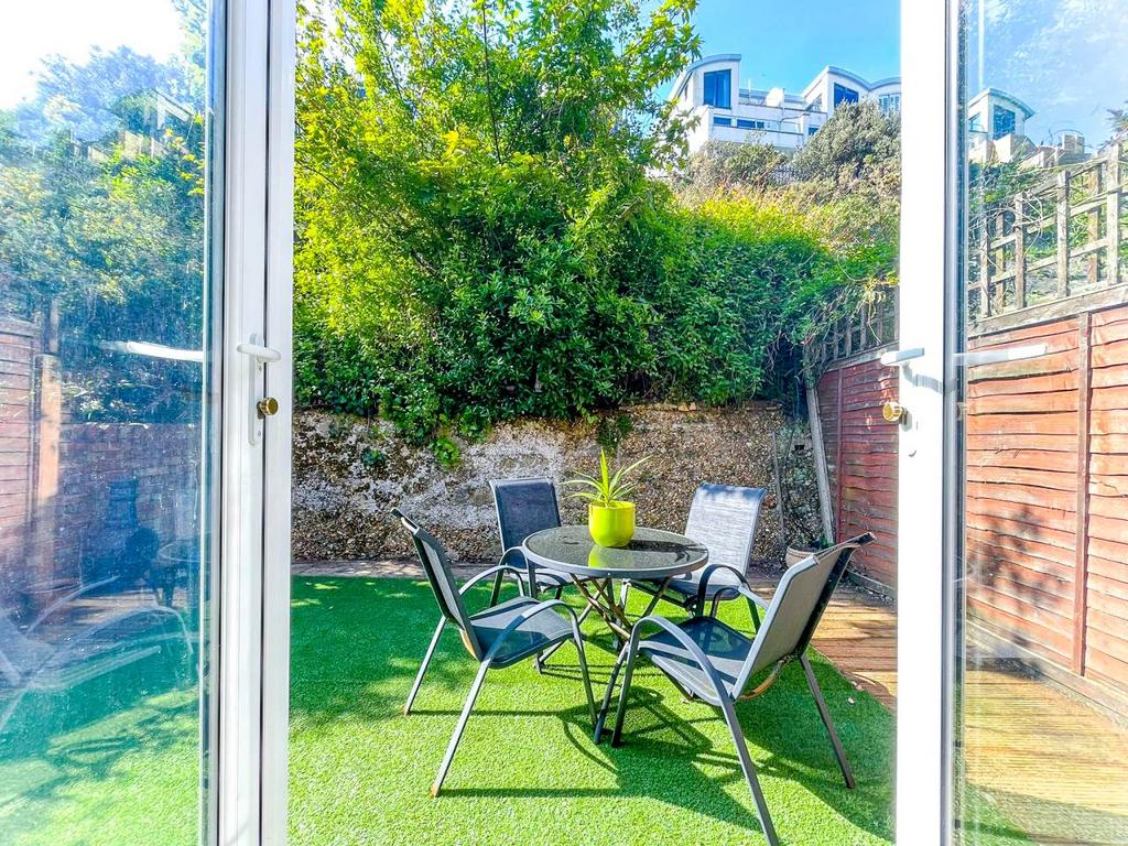 6 undecliff garden m