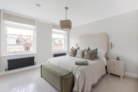 3 bedroom flat for sale, Roland Gardens, London, SW7