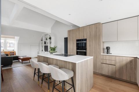 3 bedroom flat for sale, Roland Gardens, London, SW7