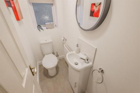 undefined, Hions Close, Brighouse