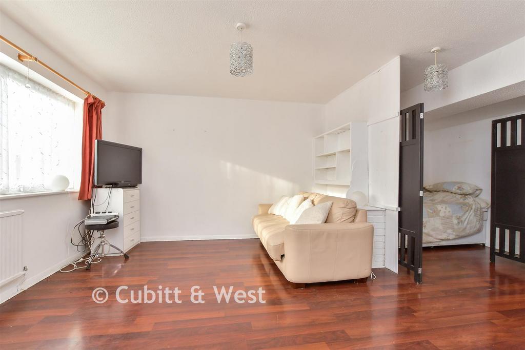 Lounge/ Bedroom