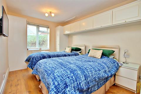 1 bedroom flat for sale, Fairbanks lodge, Furzehill Road