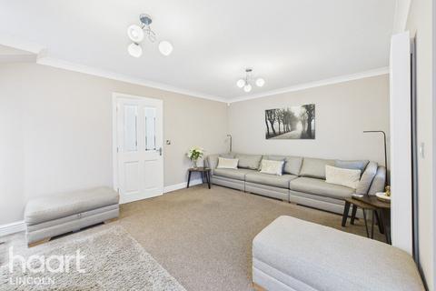 4 bedroom semi-detached house for sale, Hodson Close, Skellingthorpe