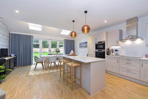 4 bedroom semi-detached house for sale, Lorimer Avenue, Cranleigh, GU6