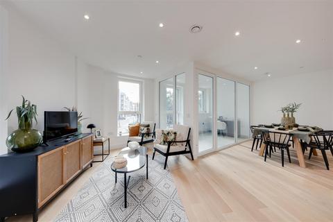 2 bedroom apartment for sale, Escapade Place, Blackwall, London, E14