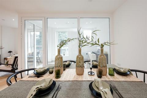 2 bedroom apartment for sale, Escapade Place, Blackwall, London, E14