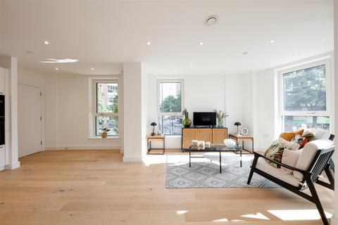 2 bedroom apartment for sale, Escapade Place, Blackwall, London, E14