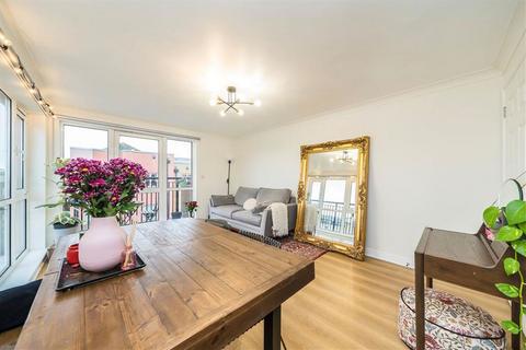 1 bedroom flat for sale, Candle Street, London E1