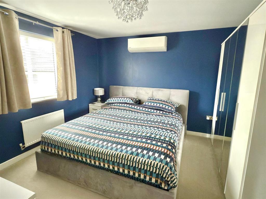 Bed 1.jpg