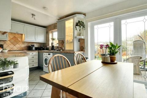 5 bedroom end of terrace house for sale, Kymswell Road, Stevenage