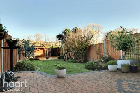 5 bedroom end of terrace house for sale, Kymswell Road, Stevenage