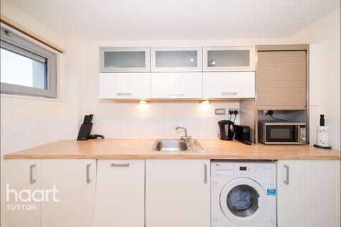 1 bedroom flat for sale, Throwley Way, Sutton