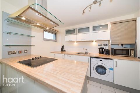 1 bedroom flat for sale, Throwley Way, Sutton