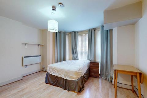 Studio to rent, Saint Pauls Avenue