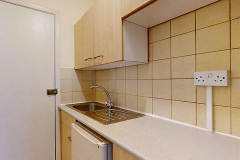 Studio to rent, Saint Pauls Avenue