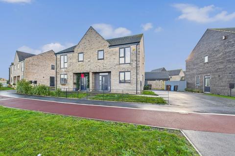 3 bedroom semi-detached house for sale, Diversity Drive, Kingswood, Hull, East Riding of Yorkshire, HU7 3LG