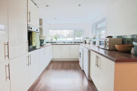 4 bedroom end of terrace house for sale, Sutton House Road, Hull,HU8 0NJ
