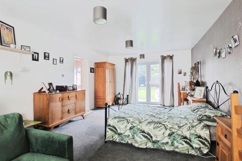 4 bedroom end of terrace house for sale, Sutton House Road, Hull,HU8 0NJ