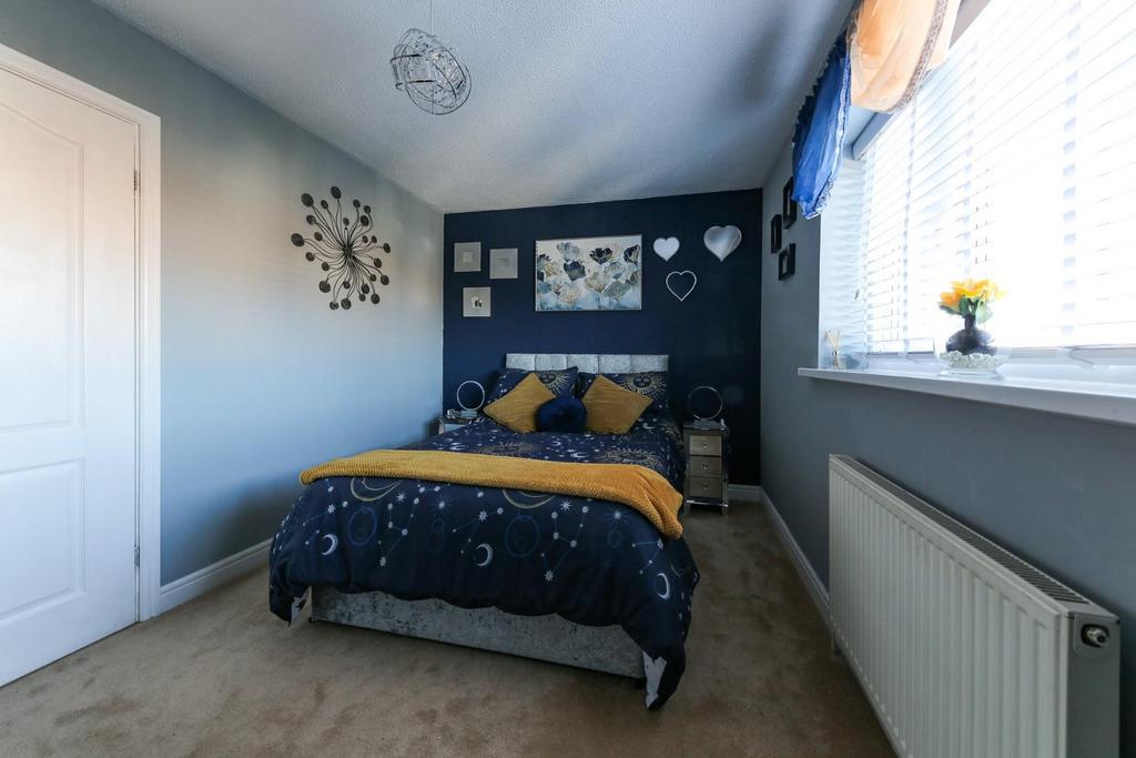 Bedroom 1.jpg