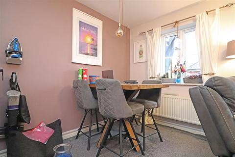 3 bedroom terraced house for sale, Tylehurst Drive, Redhill