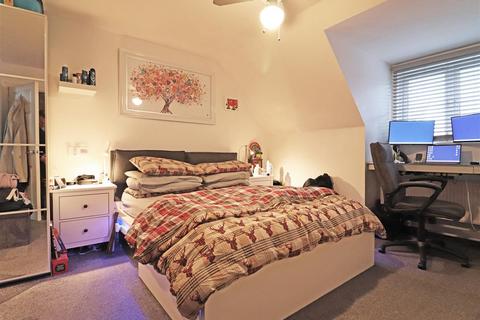 3 bedroom terraced house for sale, Tylehurst Drive, Redhill