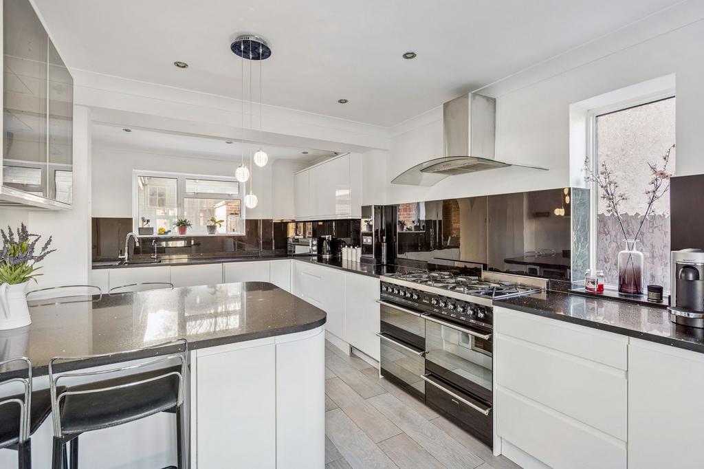Kitchen / Breakfast Room