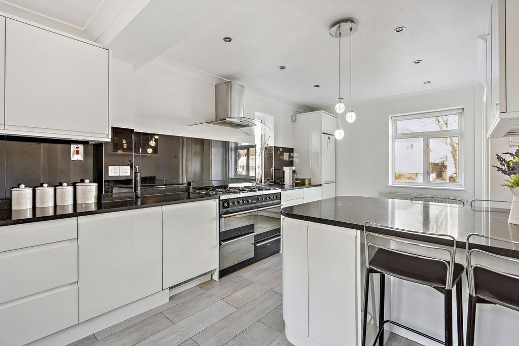 Kitchen / Breakfast Room