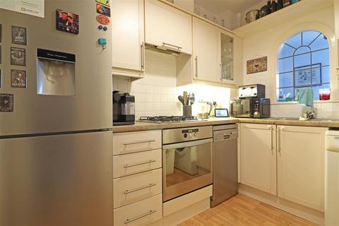 2 bedroom flat for sale, Reed Drive, Redhill
