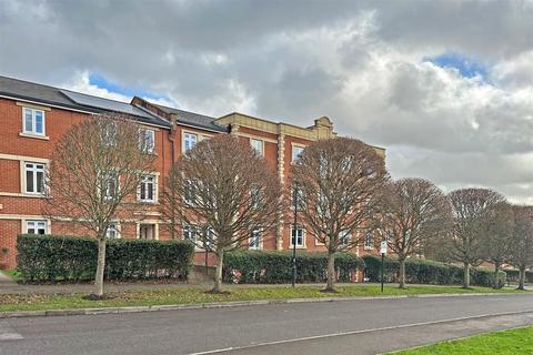 2 bedroom flat for sale, Reed Drive, Redhill